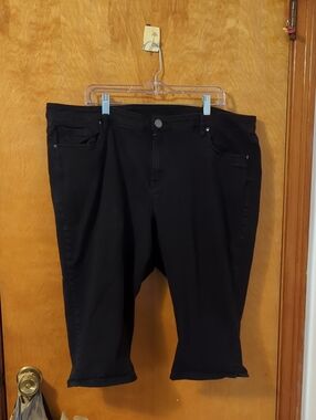 Black Stretch Capri Pants